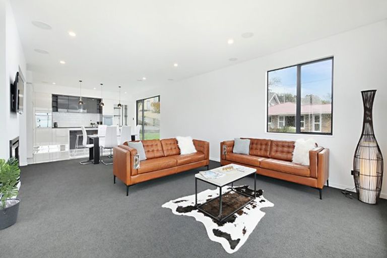Photo of property in 1 Te Awakura Terrace, Mount Pleasant, Christchurch, 8081