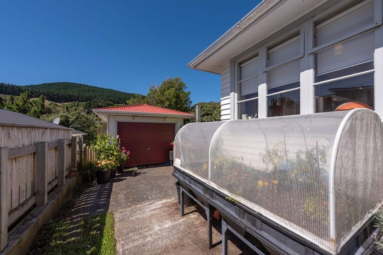 Photo of property in 18 Coates Street, Tawa, Wellington, 5028