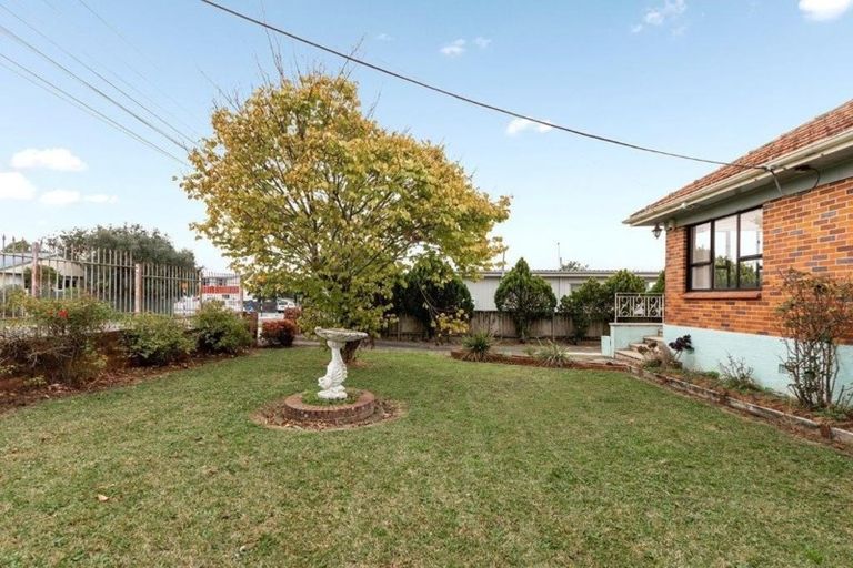 Photo of property in 29 Archibald Road, Kelston, Auckland, 0602