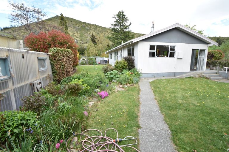 Photo of property in 19 Teal Crescent, Omarama, 9412