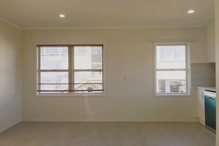 Photo of property in 7 Bentley Avenue, Glenfield, Auckland, 0629