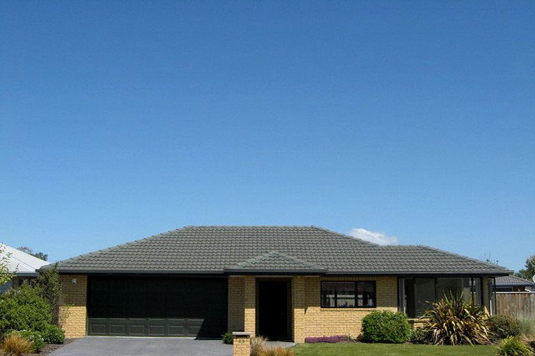 Photo of property in 33 Coolspring Way, Redwood, Christchurch, 8051