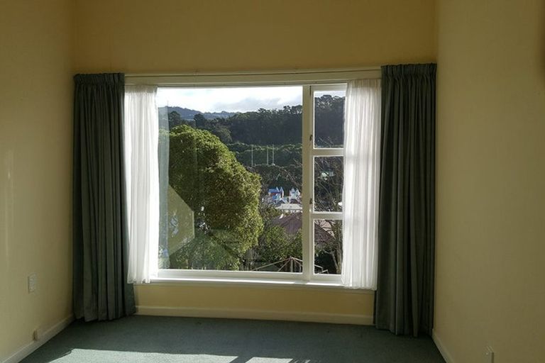 Photo of property in 28 Overtoun Terrace, Hataitai, Wellington, 6021