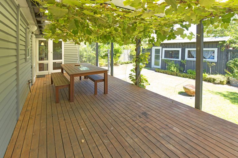 Photo of property in 16 Glengarry Avenue, Manly, Whangaparaoa, 0930