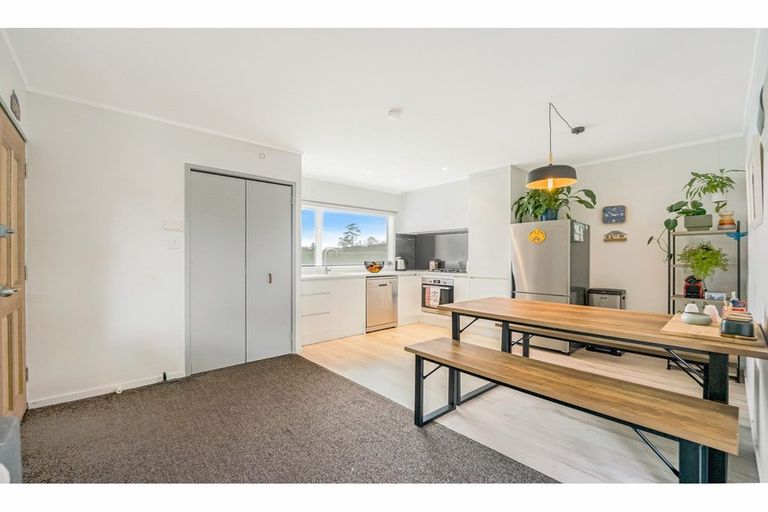 Photo of property in 1/1 Golf Road, New Lynn, Auckland, 0600