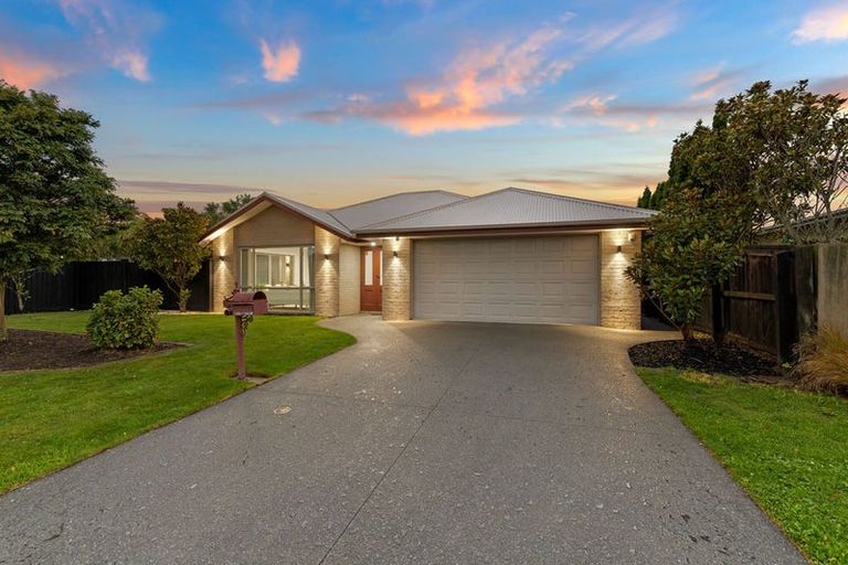 Photo of property in 2 Rooney Place, Aidanfield, Christchurch, 8025