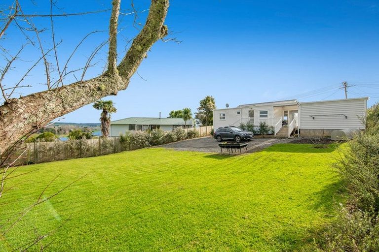 Photo of property in 16 St James Avenue, Helensville, 0800