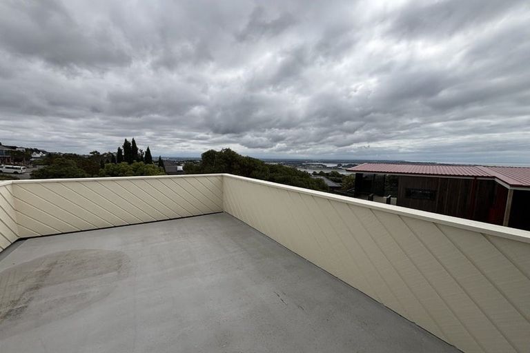 Photo of property in 5 Drayton Drive, Mount Pleasant, Christchurch, 8081