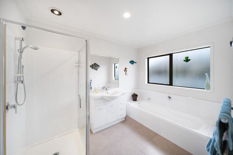 Photo of property in 27 Willowgrange Place, Pukekohe, 2120