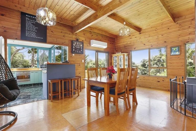 Photo of property in 114 Mountain Road, Henderson Valley, Auckland, 0612