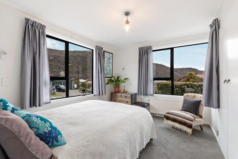 Photo of property in 6 Elva Dawson Place, Arrowtown, 9302