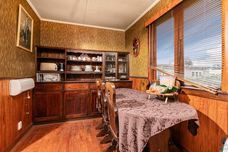 Photo of property in 117 Te Atatu Road, Te Atatu South, Auckland, 0610