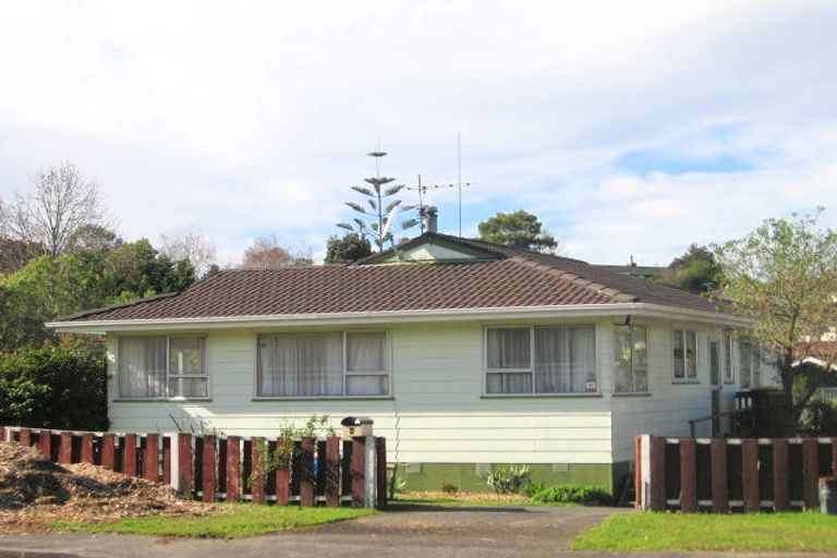 Photo of property in 6 Albemarle Place, Massey, Auckland, 0614