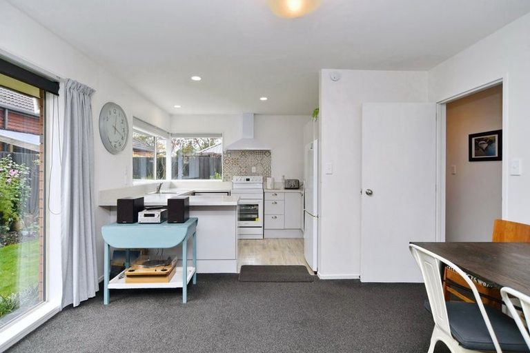 Photo of property in 2/43 Kedleston Drive, Avonhead, Christchurch, 8042