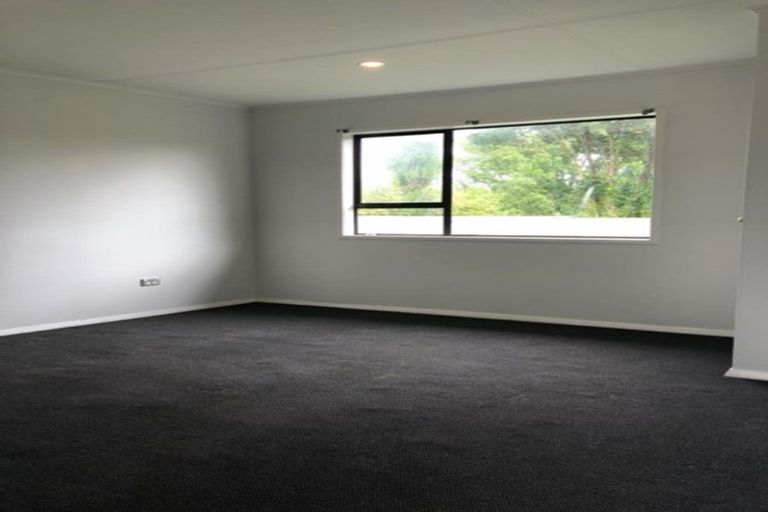 Photo of property in 67 Kelman Road, Kelston, Auckland, 0602
