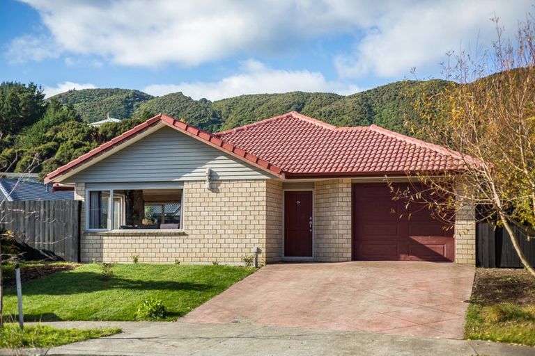 Photo of property in 17 Fraser Colman Grove, Wainuiomata, Lower Hutt, 5014