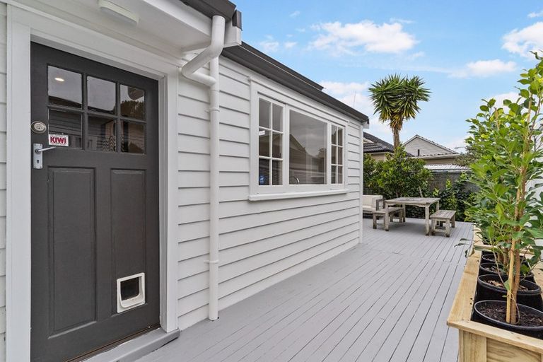 Photo of property in 7 Fairfax Avenue, Northcote, Auckland, 0627