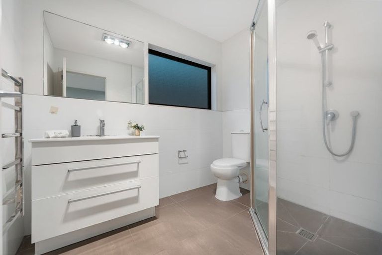 Photo of property in 2 Greville Road, Pinehill, Auckland, 0630