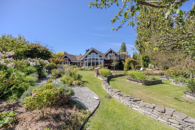 Photo of property in 270 Beacon Point Road, Wanaka, 9305