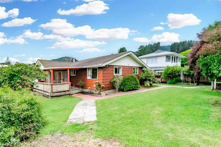 Photo of property in 13 Hookway Grove, Paraparaumu, 5032