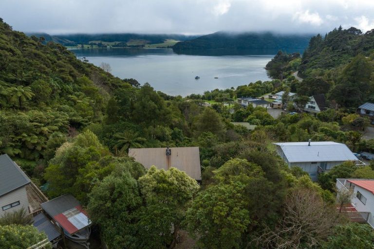 Photo of property in 14 Sandy Bay Road, Black Rock, Picton, 7282