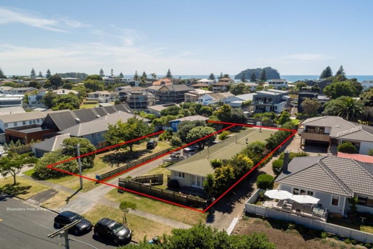 Photo of property in 17 Pitau Road, Mount Maunganui, 3116