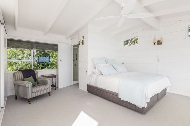 Photo of property in 79 De Luen Avenue, Tindalls Beach, Whangaparaoa, 0930