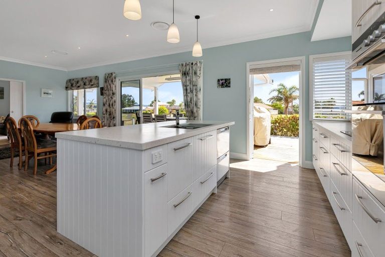 Photo of property in 2 Cayman Court, One Tree Point, 0118