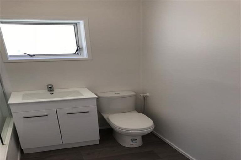 Photo of property in 1/16a Diana Drive, Glenfield, Auckland, 0627