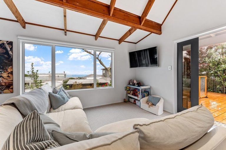 Photo of property in 6a D'oyly Drive, Stanmore Bay, Whangaparaoa, 0932