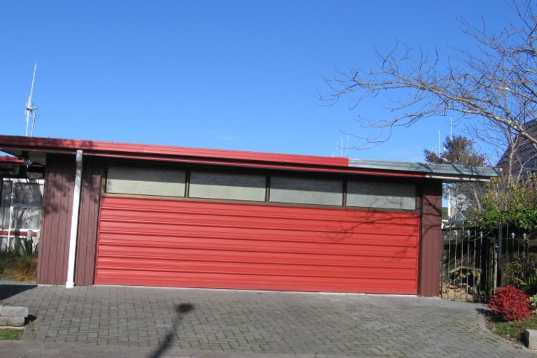 Photo of property in 28 Terry Crescent, Milson, Palmerston North, 4414