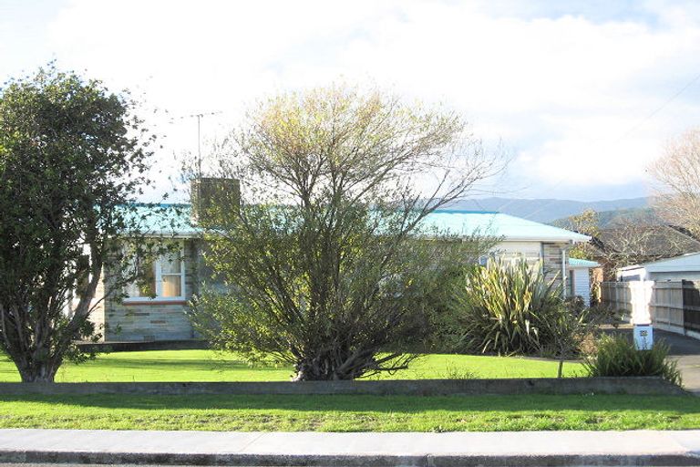 Photo of property in 28 Freemans Road, Otaki, 5512