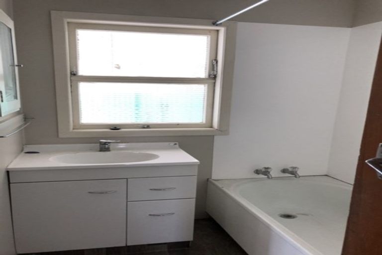 Photo of property in 3 Panair Crescent, Hillcrest, Hamilton, 3216