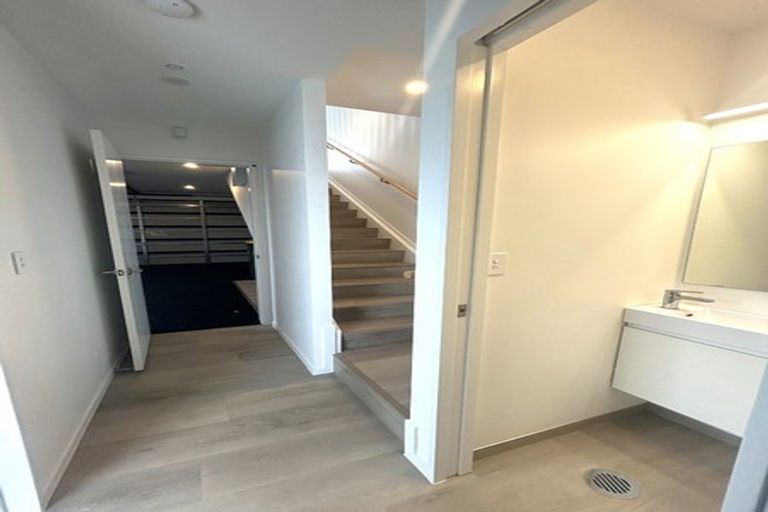 Photo of property in 15 Tiraumea Drive, Pakuranga, Auckland, 2010