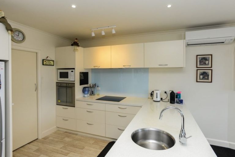 Photo of property in 5 Milton Terrace, Hospital Hill, Napier, 4110