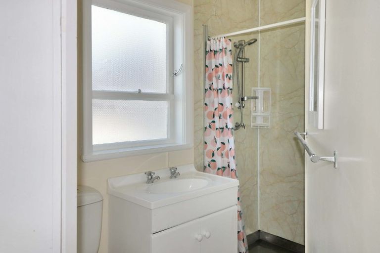 Photo of property in 22 Saint Albans Grove, Woburn, Lower Hutt, 5010