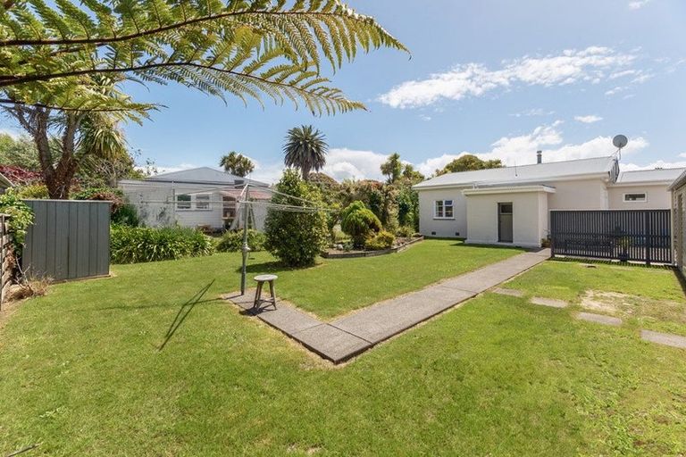 Photo of property in 42 Domain Road, Otaki, 5512