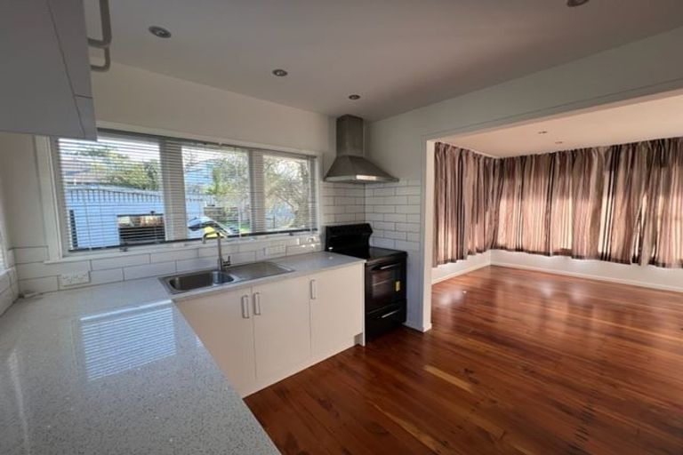 Photo of property in 2/180 Archers Road, Glenfield, Auckland, 0629