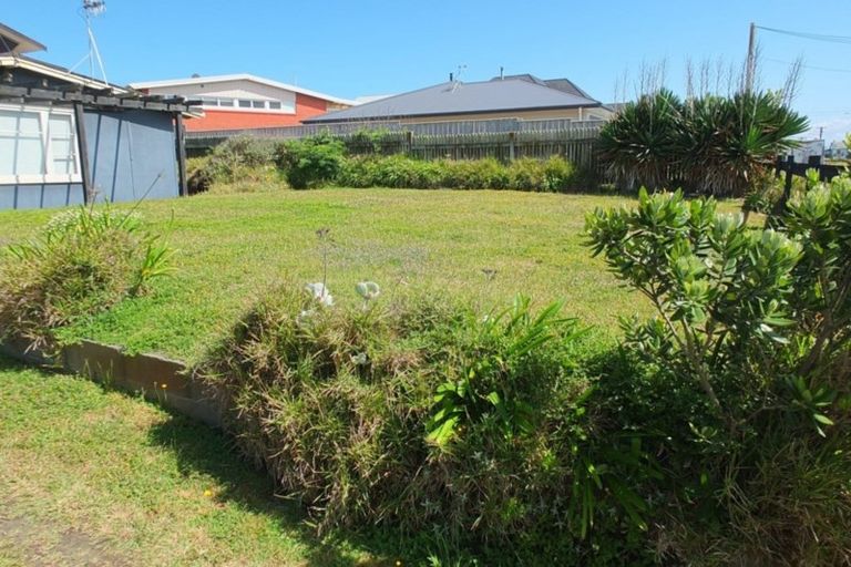 Photo of property in 20 Marine Parade South, Foxton Beach, Foxton, 4815