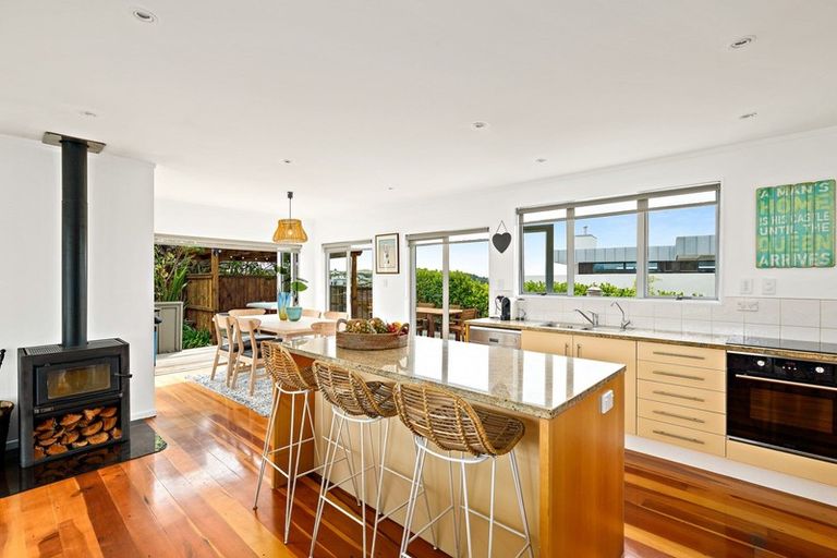 Photo of property in 29 Kendale Drive, Leigh, 0985