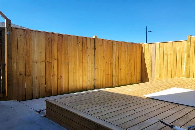 Photo of property in 20 Waimarie Drive, Karaka, 2578