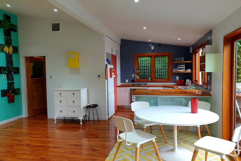 Photo of property in 674 South Titirangi Road, Titirangi, Auckland, 0604