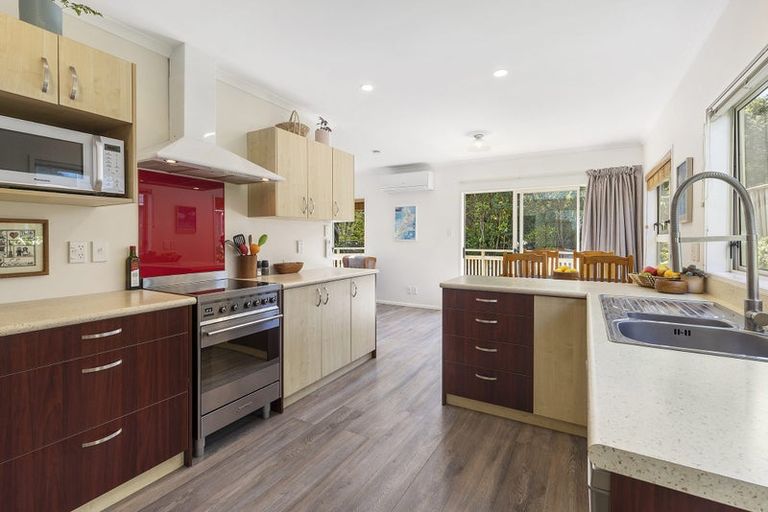 Photo of property in 2 Corlett Road, Plimmerton, Porirua, 5026