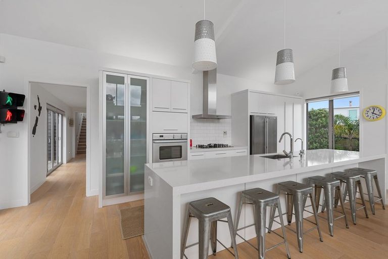 Photo of property in 9 Paraoa Crescent, Omaha, 0986