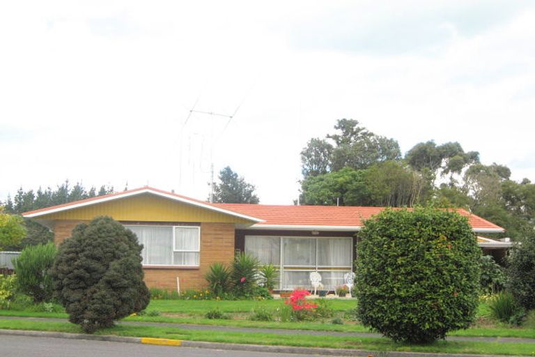 Photo of property in 8 Warren Place, Frankleigh Park, New Plymouth, 4310