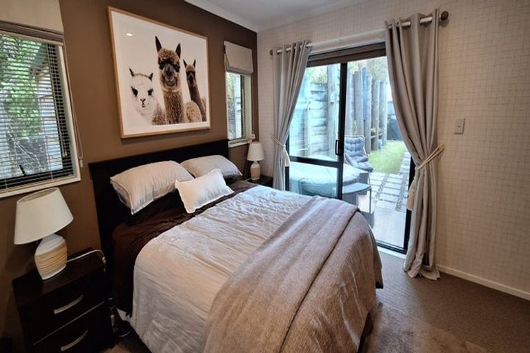 Photo of property in 22 Aragon Grove, Kingsley Heights, Upper Hutt, 5018