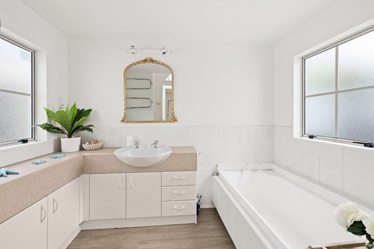 Photo of property in 1/35 Newhaven Terrace, Mairangi Bay, Auckland, 0630