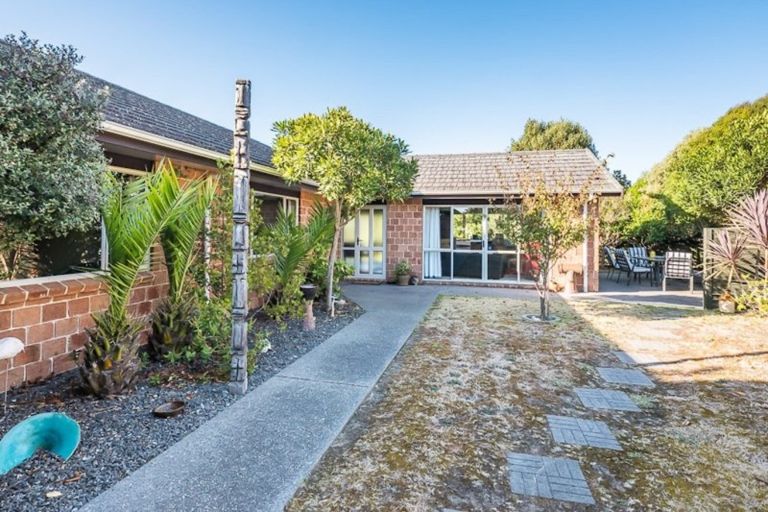 Photo of property in 25 Sams Way, Raumati South, Paraparaumu, 5032