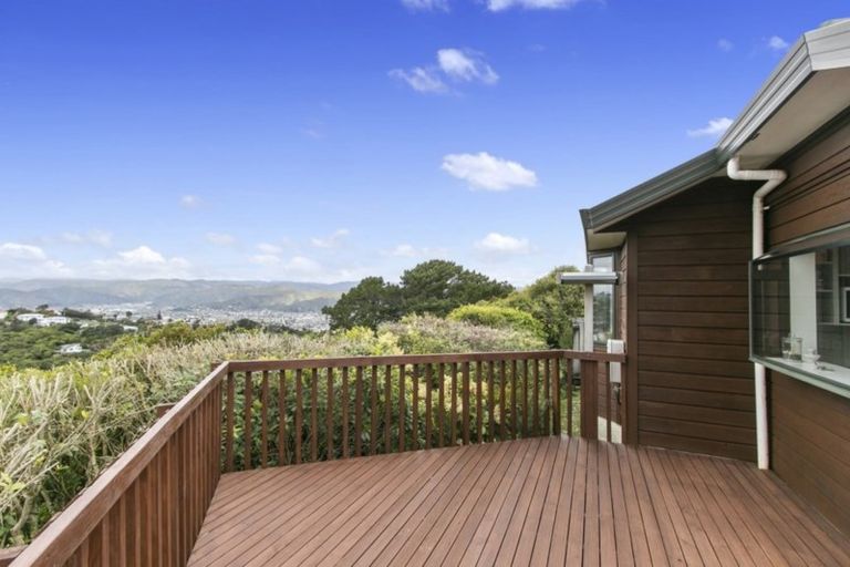 Photo of property in 2/7 Banksia Grove, Maungaraki, Lower Hutt, 5010
