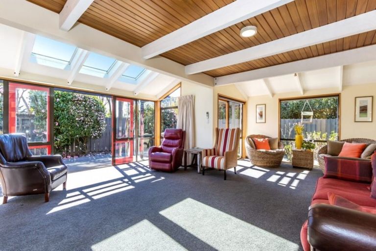 Photo of property in 2/27 Dovedale Avenue, Ilam, Christchurch, 8041